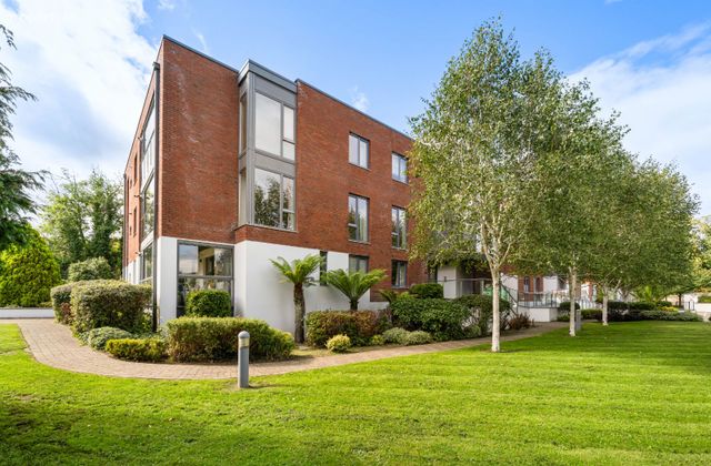 Apartment 9, The Croft, Loughlinstown, Co. Dublin - Click to view photos