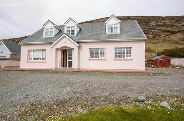 Cloghanelinaghan, Caherciveen, Cahersiveen, Co. Kerry - Click to view photos