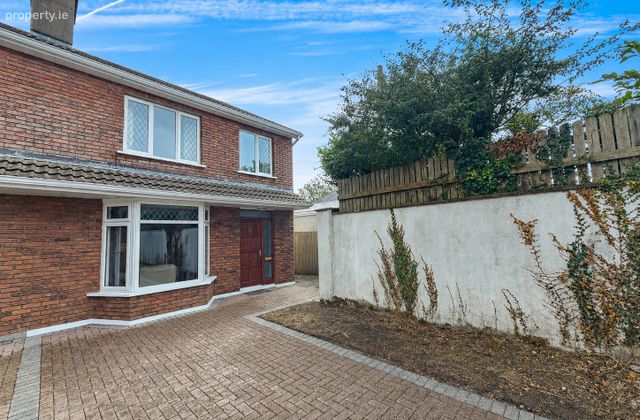 9 Carrig An Oir, Tobarteascain, Ennis, Co Clare, Ennis, Co. Clare - Click to view photos