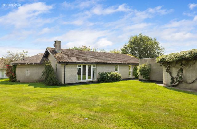 12 The Wavering, Blainroe, Co. Wicklow - Click to view photos