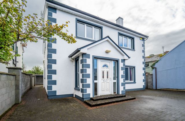 Watson's Lane, Ballinrobe, Ballinrobe, Co. Mayo - Click to view photos