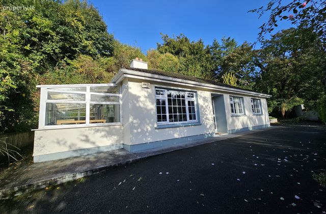 Hillcrest, Chapel Lane, Thomastown, Co. Kilkenny - Click to view photos