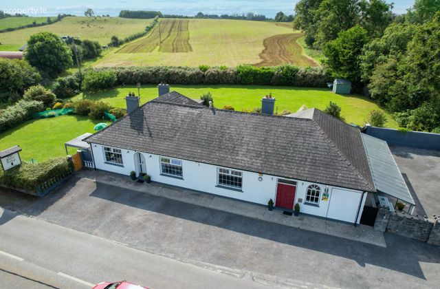 Carra Lodge, Carrownacon, Carrownacon, Co. Mayo - Click to view photos