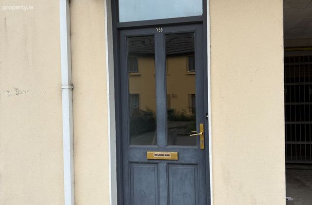 2 Bed Apt, Thornleigh Row, Thornleigh, Swords, Co. Dublin - Click to view photos