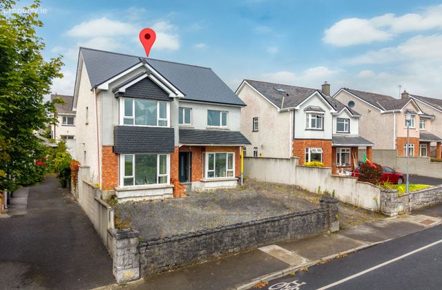 4 Rossm&oacute;r, Castlebar, Castlebar, Co. Mayo - Click to view photos