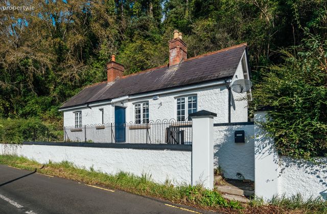 Hands Cottage, Lower Road, Chapelizod, Dublin 20 - Click to view photos