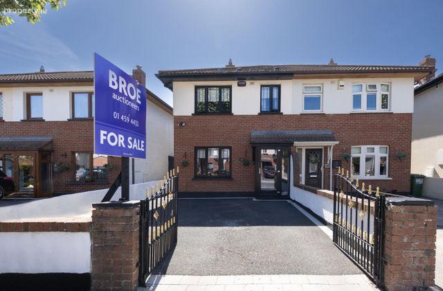 137 Cherrywood Drive, Clondalkin, Dublin 22 - Click to view photos
