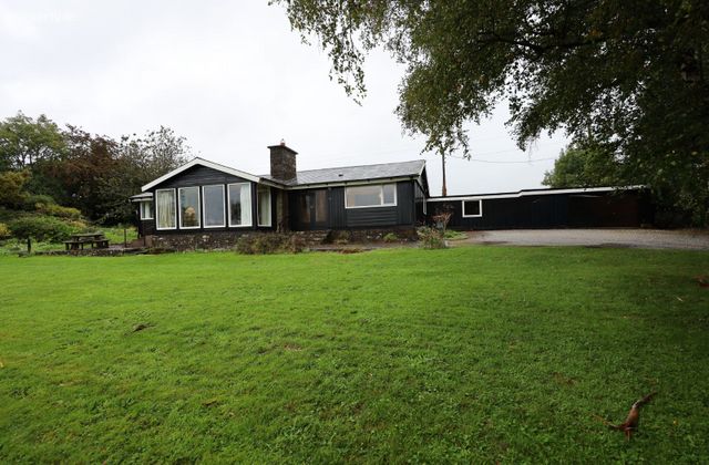 Church Road, Carrigaline, Co. Cork - Click to view photos