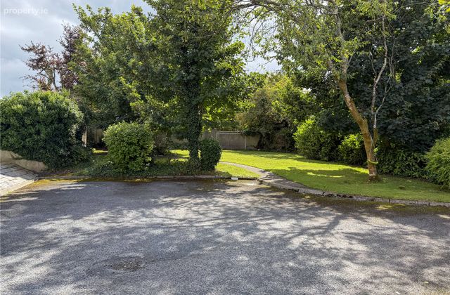 2 Martello Court, 75 Upper Newcastle Road, Newcastle, Galway, Newcastle, Co. Galway - Click to view photos