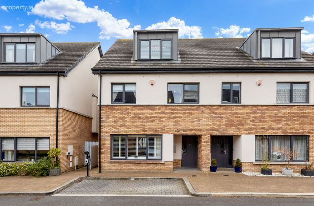18 The Avenue, Carrickmines Green, Carrickmines, Dublin 18 - Click to view photos
