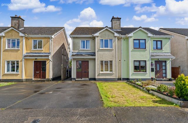 6 Woodside Park, Ballaghaderreen, Co. Roscommon - Click to view photos