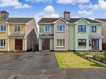 6 Woodside Park, Ballaghaderreen, Co. Roscommon