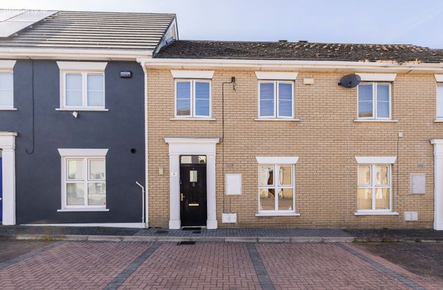 8 Chieftain's Crescent, Balbriggan, Co. Dublin - Click to view photos