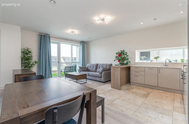 Bramley Hall, Hamilton Park, Castleknock, Dublin 15 - Click to view photos