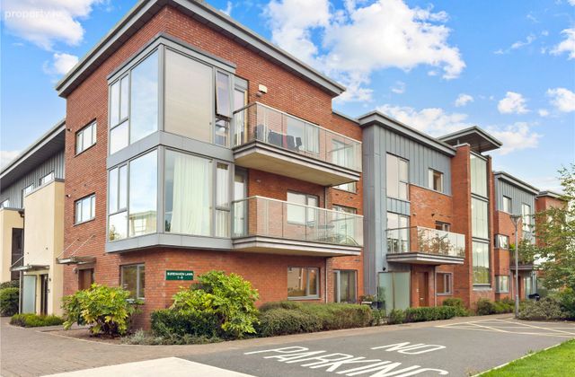 3 Surehaven Lawn, Phoenix Park Racecourse, Dublin 15, Dublin 15 - Click to view photos