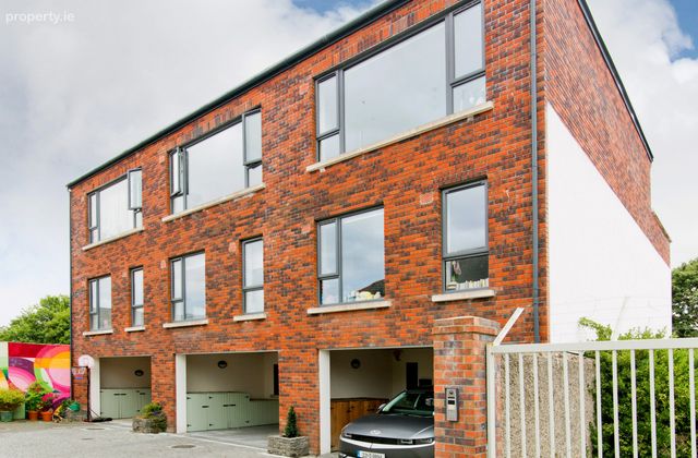 1 Grand Canal View, Saint James's Terrace, Dublin 8, Dublin 8 - Click to view photos