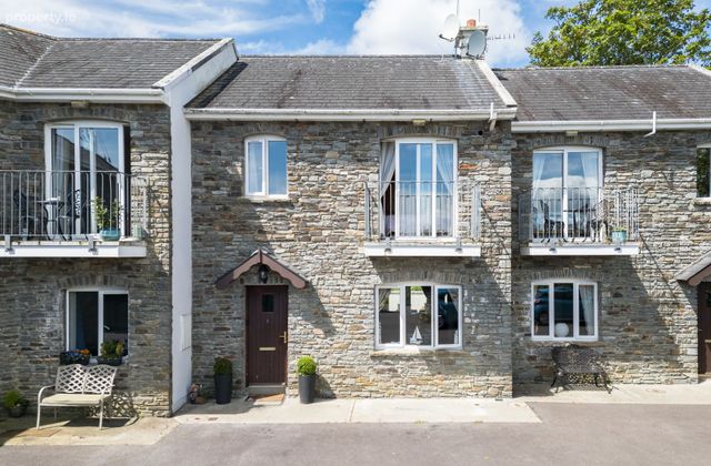 2 Grove Mews, Colla Road, Schull, Co. Cork - Click to view photos
