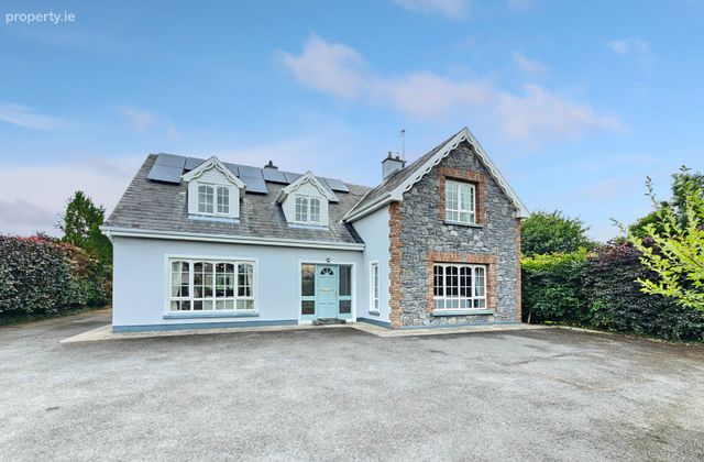 Quin Gardens, Quin, Ennis, Co. Clare, Quin, Co. Clare - Click to view photos