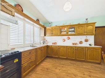 16 Ashfield Park, Gort Road, Ennis, Co. Clare., Ennis, Co. Clare - Image 3