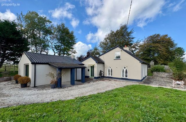 Lisbride Lodge, Carrowroe, Ballymurray, Co. Roscommon - Click to view photos