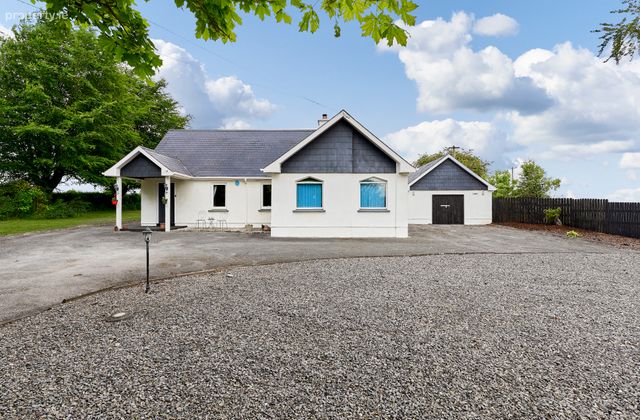 Meadow Cottage, Ticroghan, Clonard, Co. Meath, Ballinabrackey, Co. Meath - Click to view photos