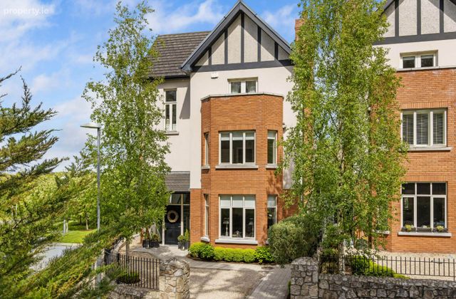 4 Knockcree, Dublin 18, Carrickmines, Dublin 18 - Click to view photos