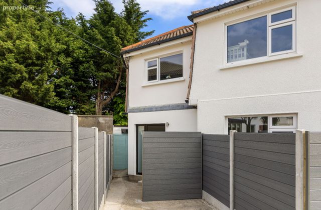Villino Hillside, Dalkey, Dalkey, Co. Dublin - Click to view photos