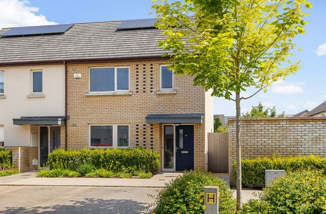 14 Saint Helen's Chase, Adamstown, Adamstown, Co. Dublin - Click to view photos