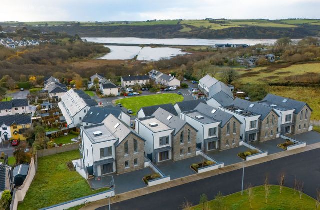 3 The Belvedere, Ballinacubby, Kinsale, Co. Cork - Click to view photos