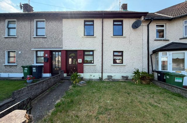 98 Ascal A Haon, Yellowbatter, Drogheda, Co. Louth - Click to view photos