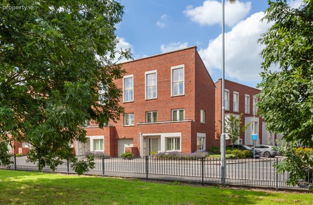 43 Royal Canal Avenue, Royal Canal Park, Ashtown, Dublin 15, Royal Canal Park, Dublin 15 - Click to view photos