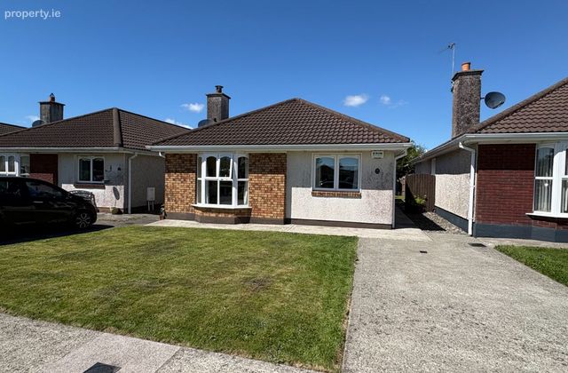 14 The Pines, Bridgemount, Carrigaline, Co. Cork - Click to view photos