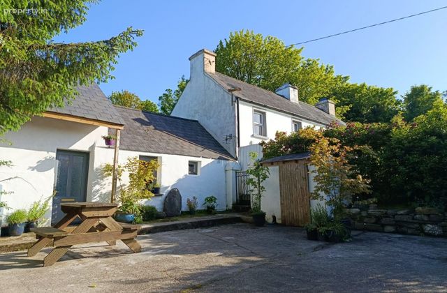 Blue Hill Farmhouse, Lettergorman, Dunmanway, Co. Cork - Click to view photos