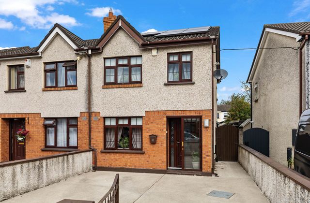 18 Woodford Parade, Clondalkin, Dublin 22, Co. Dublin, Clondalkin, Dublin 22 - Click to view photos