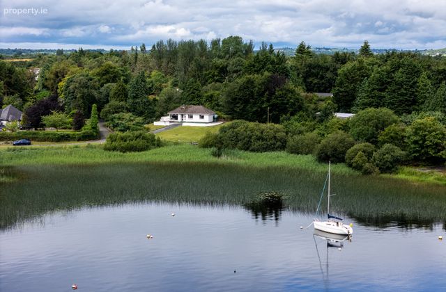 The Boat House, Barrymore, Kiltoom, Co. Roscommon - Click to view photos