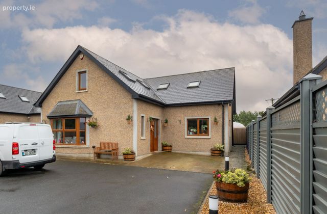 7 Hardy's Lane, Blackrock, Co. Louth - Click to view photos