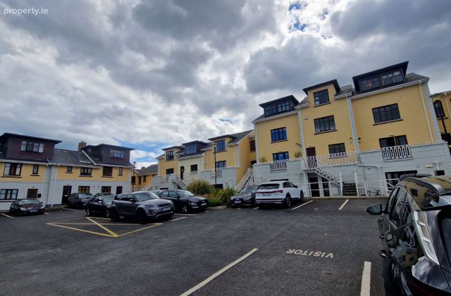 35 Laurel Bank, Lanesville, Monkstown, Co. Dublin - Click to view photos