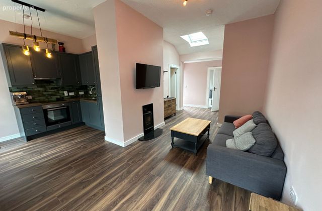 2 Bedroom House, Swords Street, Stoneybatter, Dublin 7 - Click to view photos
