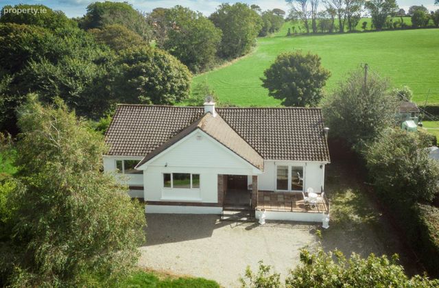 Glenview, Baltimore Road, Skibbereen, Co. Cork - Click to view photos