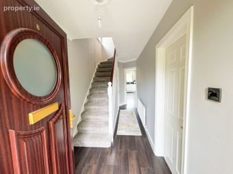 8 Glenbourne View, Leopardstown Valley, Leopardstown, Dublin 18 - Image 2
