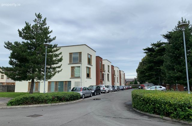 Fort Ostman, Old County Glen, Crumlin, Dublin 12 - Click to view photos