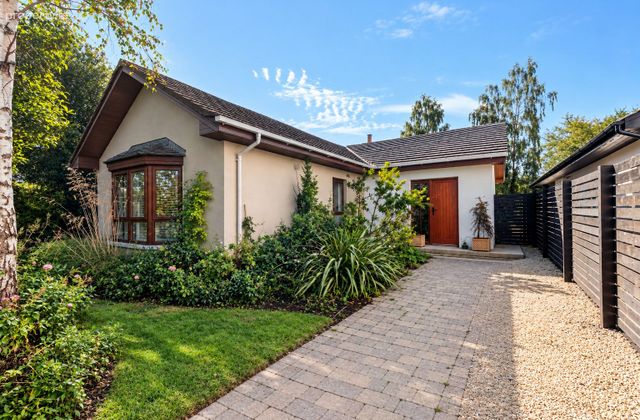 8 The Poplars, Delgany, Co. Wicklow - Click to view photos