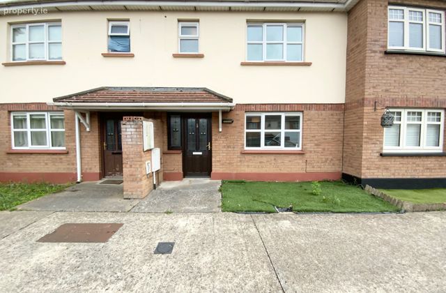 19 Ballyowen Square, Lucan, Co. Dublin - Click to view photos