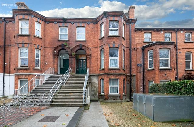 30 North Circular Road, Stoneybatter, Dublin 7 - Click to view photos