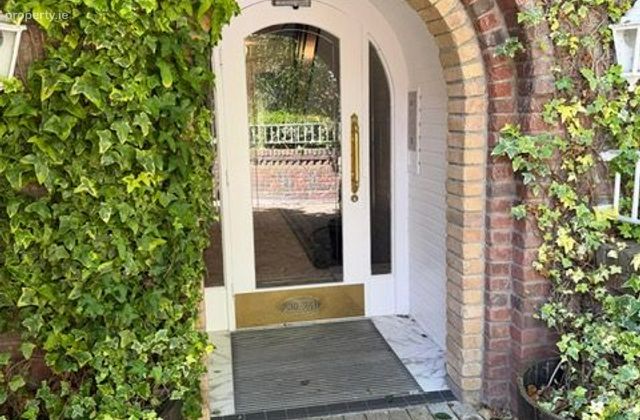 The Sweepstakes, Ballsbridge Park, Sandymount, Dublin 4 - Click to view photos