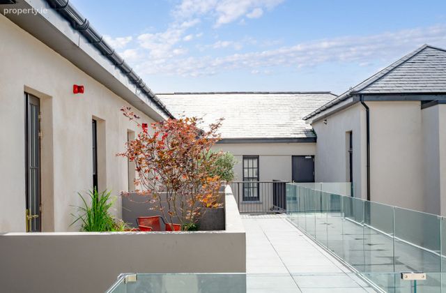 The Bridge, Convent Garden, Kinsale, Co. Cork - Click to view photos