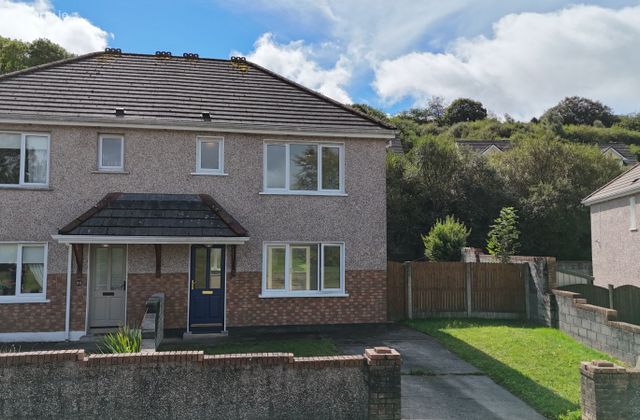 21 Pembroke Crescent, Pembroke Wood, Passage West, Co. Cork - Click to view photos