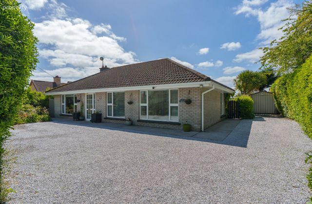 Ballyphilip, White's Cross, Co. Cork - Click to view photos