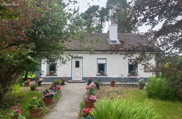 Gardina House, Kilcloony, Ballinasloe, Co. Galway - Click to view photos