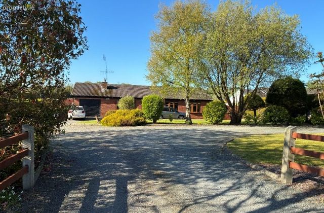Courtown Road, Courtown, Co. Wexford - Click to view photos